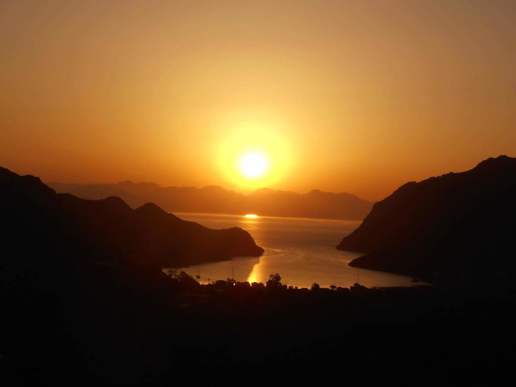 Symi Sunshine Apartment Luaran gambar
